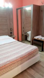 a bedroom with a bed with a mirror and a desk at Il Ruscello Rooms and Luxury Suite in Roccaraso