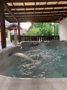 a jacuzzi tub in a patio with water at Пътепис in Bratsigovo
