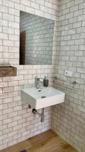 a bathroom with a white sink and a mirror at Golondrinas Verdes in Huelva +10 photos