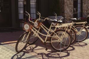 a group of bikes parked next to each other at Pousada Murano in Campos do Jordão