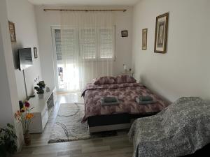 a bedroom with two beds and a window at Sumski Kutak in Valjevo