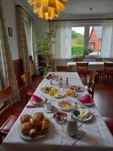 a long table with breakfast foods on it at Lindenzimmer Stöcken in Oetzen +16 photos