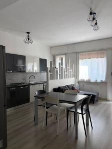 a kitchen and living room with a table and chairs at Zuly House in Savona