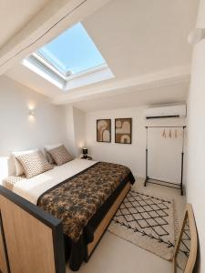 a bedroom with a bed and a skylight at Studios Riviera in Bandol