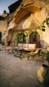 a living room with a couch and a table at Potamia Cave Suites in Ortahisar