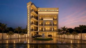 a hotel with a sign that reads hotel shanghai at Hotel Shanvi Inn in Jabalpur