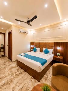 a bedroom with a large bed and a couch at Hotel RK Plaza - Rukmani vihaar - #Parking #Best Rated Area #Fully Ac #Prem Mandir #Chaar Dhaam in Vrindāvan +22 photos