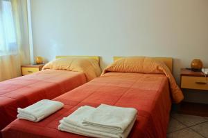 two beds sitting next to each other in a room at Antica Bologna in Bologna