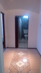 a bathroom with a toilet and a sink in a room at Casa Dept Alquila dia in Oro Verde