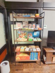 a book shelf filled with lots of books at 古民家 奏 kanade in Chiji