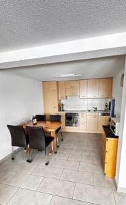 a kitchen with a table and chairs in a room at Chalet Adler Bettmeralp 2 Schlafzimmer in Bettmeralp