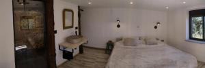 a bedroom with a large bed in a room at Alegria rustica 2 in Mação