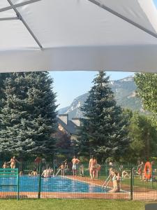 a group of people playing in a water park at El rincón de la Rapeda in Villanúa