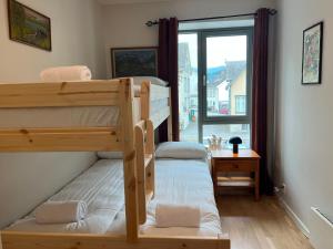 two bunk beds in a room with a window at Spacious Apartment - Prime Voss Location - Elevator in Vossevangen