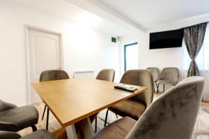 a conference room with a wooden table and chairs at Casa Agigea in Agigea