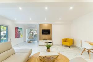 a living room with a couch and a table at New Horizon Algarve in Almancil