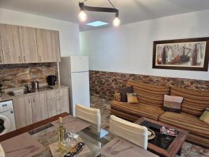 a kitchen and a living room with a couch and a table at Luz del Mar in Órzola