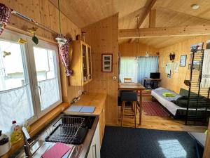 a kitchen and living room of a log cabin at Tiny-Ferienhäusle Casa Wendy in Loßburg