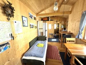 a room with a bed in a wooden cabin at Tiny-Ferienhäusle Casa Wendy in Loßburg