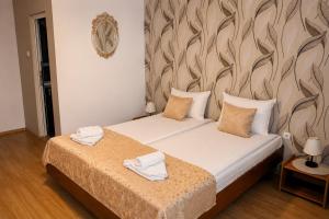 a hotel room with two beds with towels on them at Casa Drumetului in Comarnic