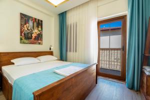 a bedroom with a bed and a window at Adali Aparts in Side