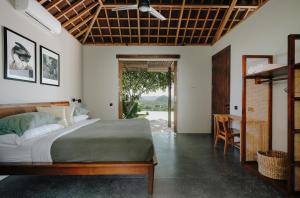 เตียงในห้องที่ Villa Svalen