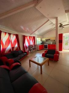 a living room with a couch and a coffee table at Cerroazulfarmlodge in Cerro Azul