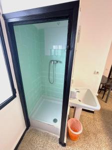a bathroom with a shower and a sink at Evans Realty - Hostal in Fuengirola