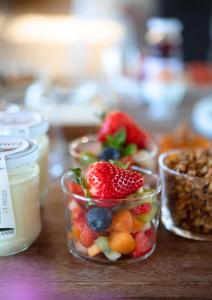 a glass cup filled with fruit on a wooden table at Agrirelais Collelago in Massignano