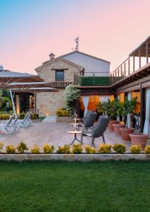 a patio with chairs and a table in front of a building at Agrirelais Collelago in Massignano