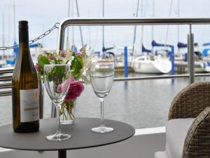 a table with a bottle of wine and two glasses at Hausboot Paula mit Reisekajak in Ribnitz-Damgarten in Ribnitz-Damgarten