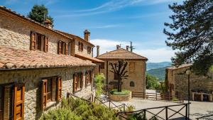 an old stone house with a staircase in front of it at Agriturismo Monte Acuto in Umbertide