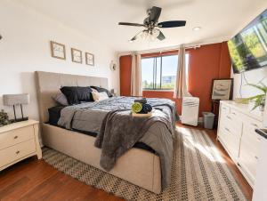 a bedroom with a bed and a ceiling fan at Lovely 2BR Condo WFH Heart of Downtown Pool Access in Atlanta