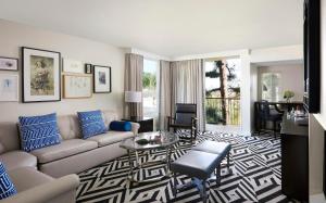 a living room with a couch and a table at Chamberlain West Hollywood in Los Angeles