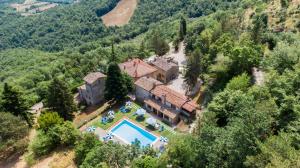an aerial view of an estate with a swimming pool at Agriturismo Monte Acuto in Umbertide