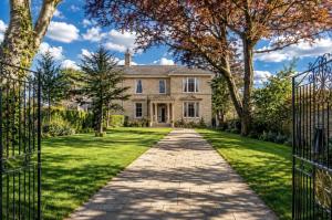 an entrance to a house with a driveway at Kirkland in Berwick-Upon-Tweed
