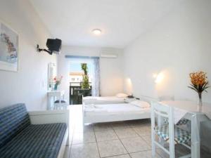 A bed or beds in a room at Hotel Kleopatra