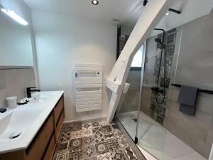 a bathroom with a shower and a sink and a toilet at Le Sevirqueno in Bougarber +6 photos