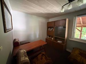 a small room with a table and a tv in it at Domek wakacyjny agroturystyka, Długie Grodzieckie 10 in Wszebory