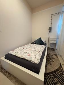 a bed in a white room with at Landglück in Ibbenbüren