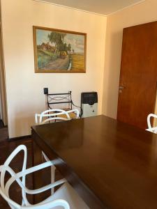 a dining room with a table and two chairs at Departamento zona sur 1 dormitorio in Santa Fe +6 photos