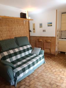 a bedroom with a bed with a checkered blanket at Il gallo alpino a Champorcher in Champorcher