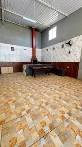 a large room with a ping pong table in it at Top festas in Campinas +2 photos