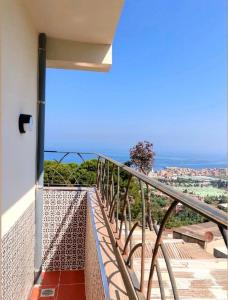 a balcony with a view of the ocean at Le gîte in Tefeschoun