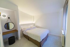 A bed or beds in a room at Hospedium Hotel Cañitas Maite Gastronómico