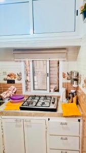 a kitchen with white cabinets and a stove top oven at Villa à Marrakech in Oulad Sidi Cheïkh
