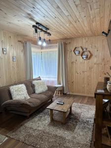 a living room with a couch and a table at Casa Salto Pichi Ignao in Lago Ranco