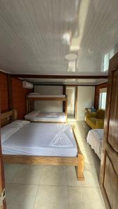 a bedroom with two bunk beds and a couch at Mi Ranchito Capurganá in Capurganá +3 photos