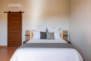 a bedroom with a large bed with white sheets and pillows at Somewhere Over the Hills in Terni
