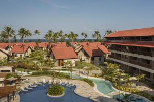 Una vista aérea de un complejo turístico con piscina. en Oka Beach Residence flat Térreo - Muro Alto - Porto de Galinhas - 104D, en Porto de Galinhas